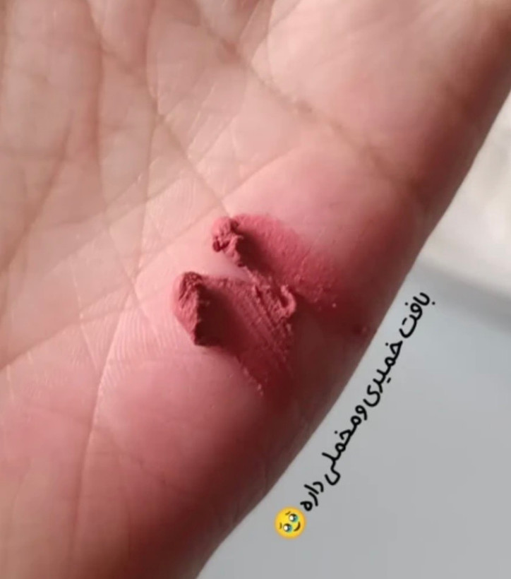 رژ لب طرح کیک توت فرنگی